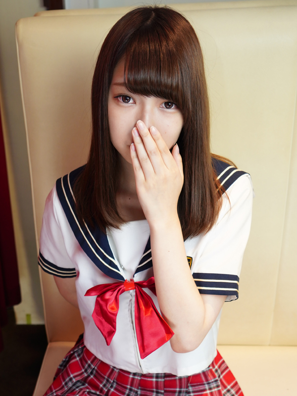 Distance・阪神尼崎 グミ 18歳 T：160cm　B：84(C)　W：55　H：87